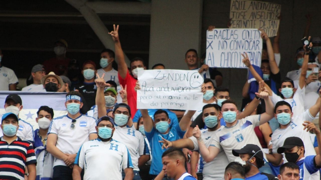 Hondureños en el Olímpico recuerdan a sus amigos 'mandilones'