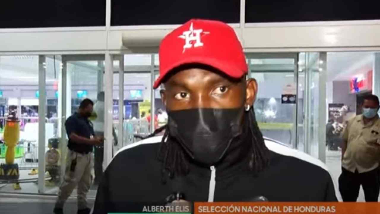 Alberth Elis deja atrás su lesión y se reporta listo con la Selección de Honduras