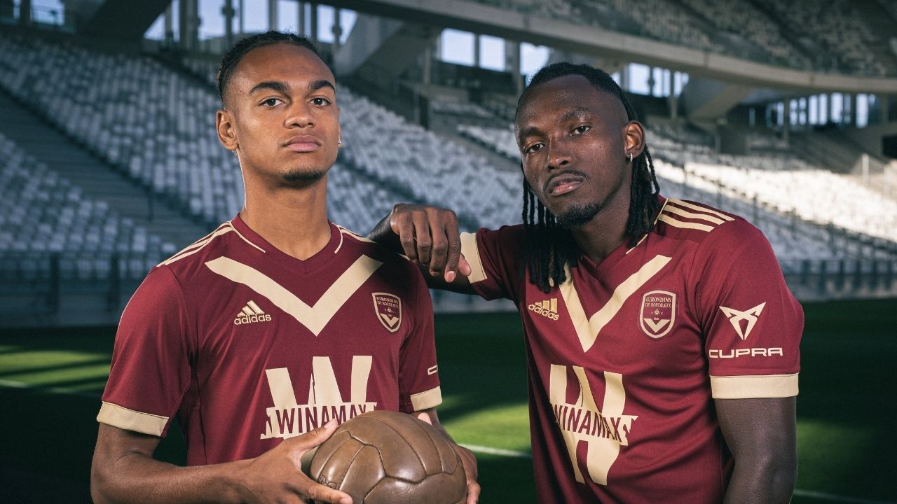 Alberth Elis presume una edición especial de la camiseta del Girondins de Burdeos
