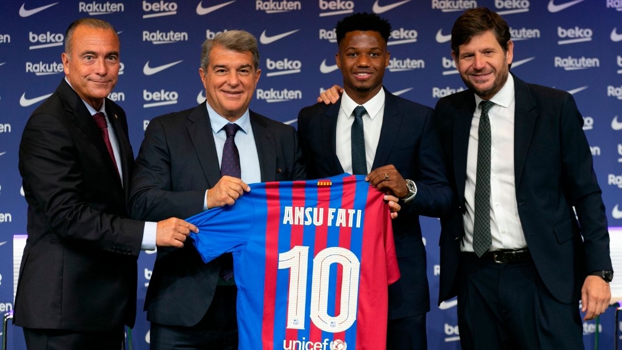 Ansu Fati en su renovación con el Barcelona: 'Nadie va a igualar lo que ha hecho Messi'