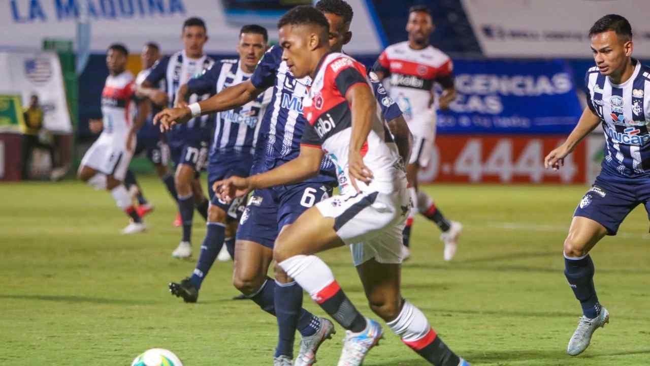Con tres catrachos en cancha, Cartaginés enfrentó al Alajuelense en Costa Rica