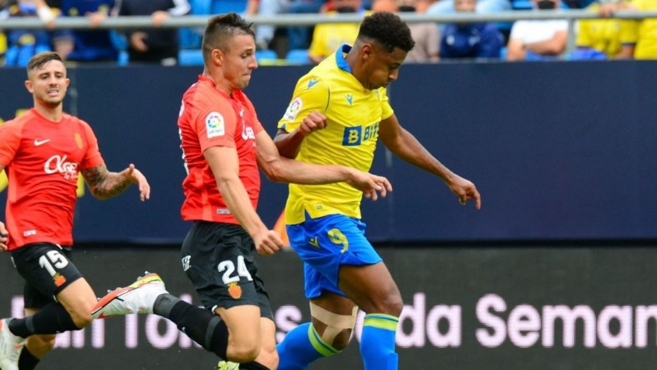 Con Choco de titular, el Cádiz empata de penalti sobre la hora ante el Mallorca