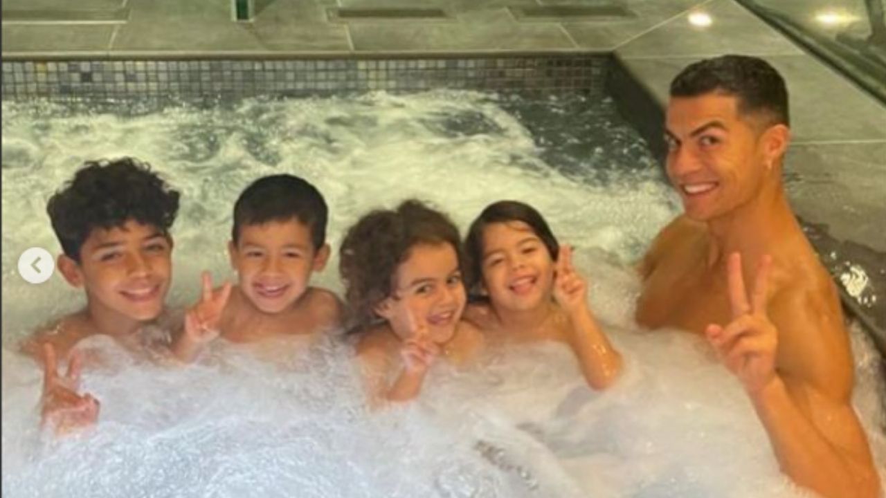 Con tierna imagen, Cristiano Ronaldo confirma Georgina espera gemelos