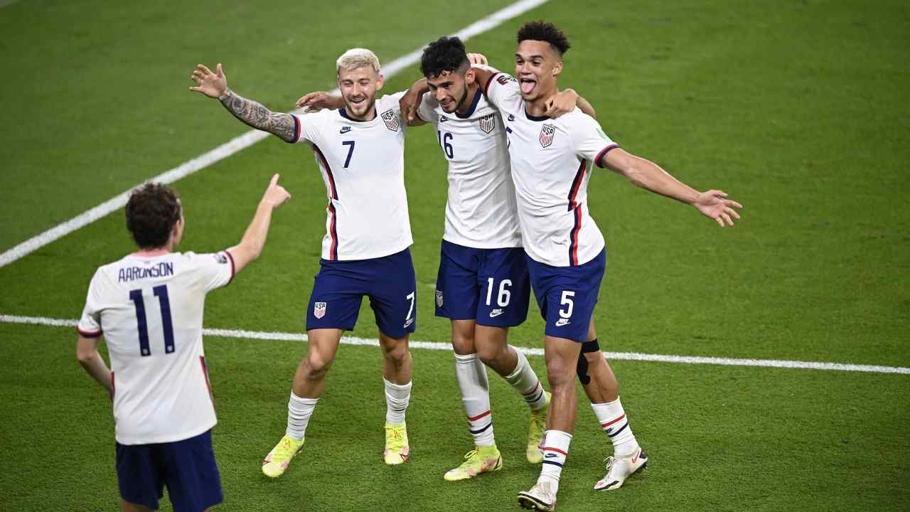Estados Unidos vence con facilidad a Jamaica y escala en la clasificación de Concacaf