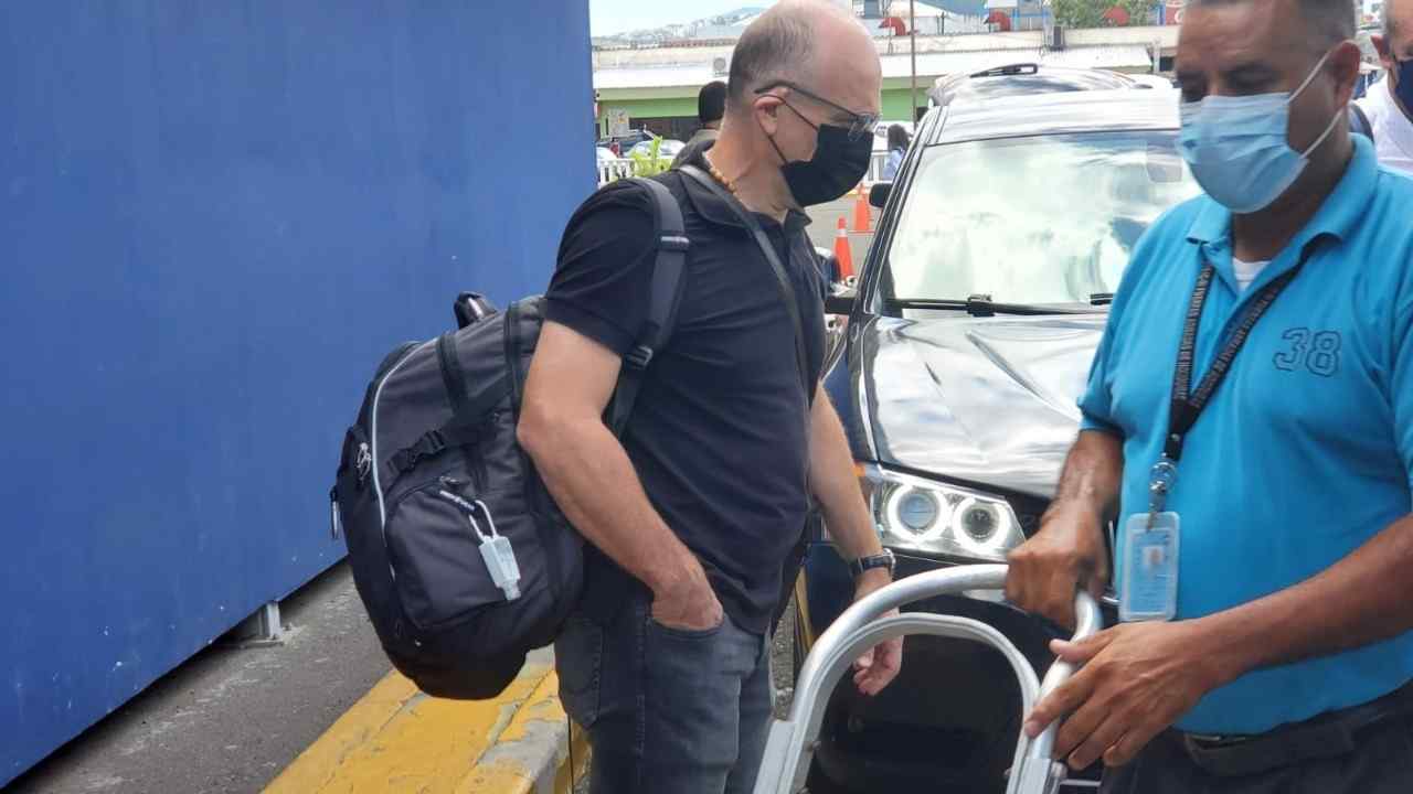 Fabián Coito se marcha junto a Miguel Falero deseándole éxito a la H