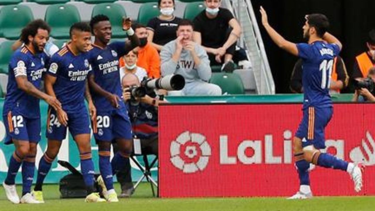 Un doblete de Vinicius da la victoria al Madrid en Elche