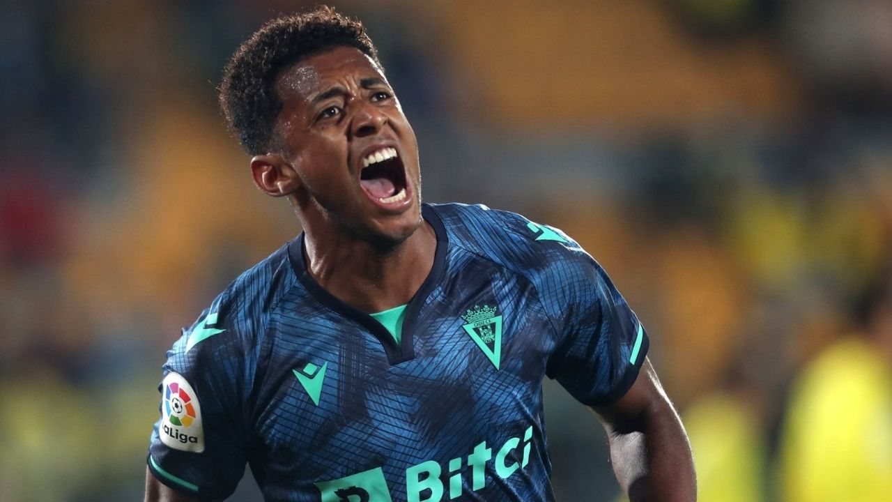 Con triplete del Choco Lozano, Cádiz deja escapar el triunfo ante el Villarreal