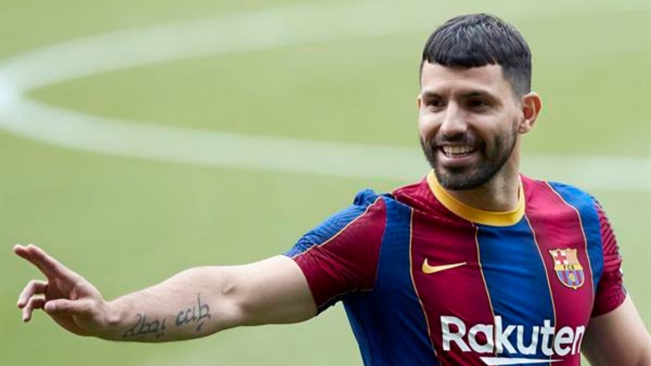 Kun Agüero marca su primer gol con el Barcelona