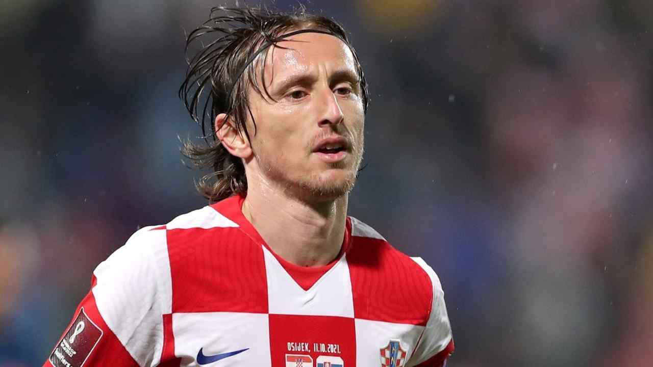 Luka Modric salva a Croacia de una caída