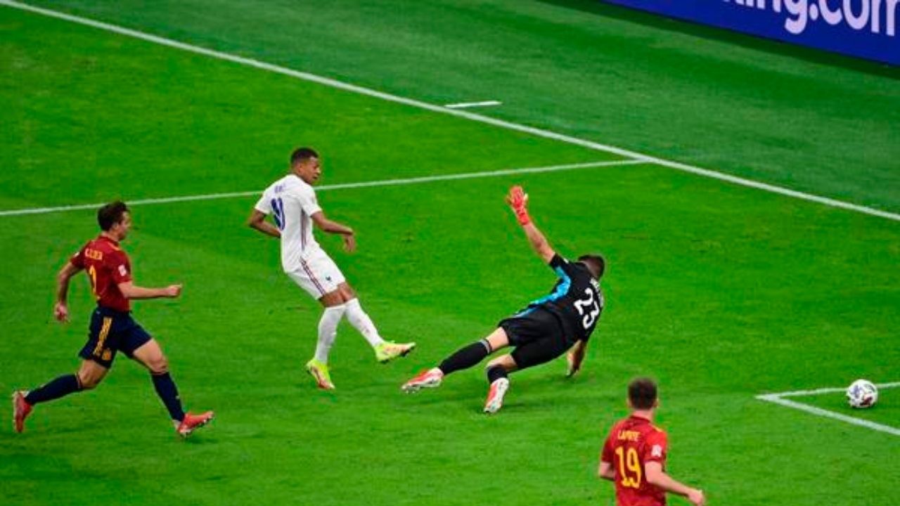 Polémica por el gol de la victoria de Mbappé ante España en final de Liga de Naciones, ¿Era o no válido?