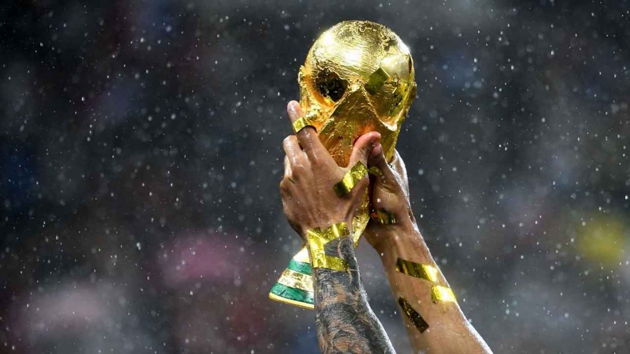 UEFA mantendrá rechazo a Mundial bienal 'hasta que prevalezca sentido común'