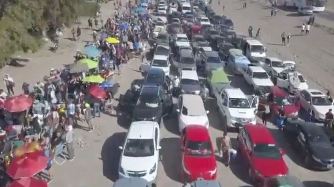 Aficionados hicieron fila de cuatro kilómetros para conseguir una entrada para el Argentina vs Brasil
