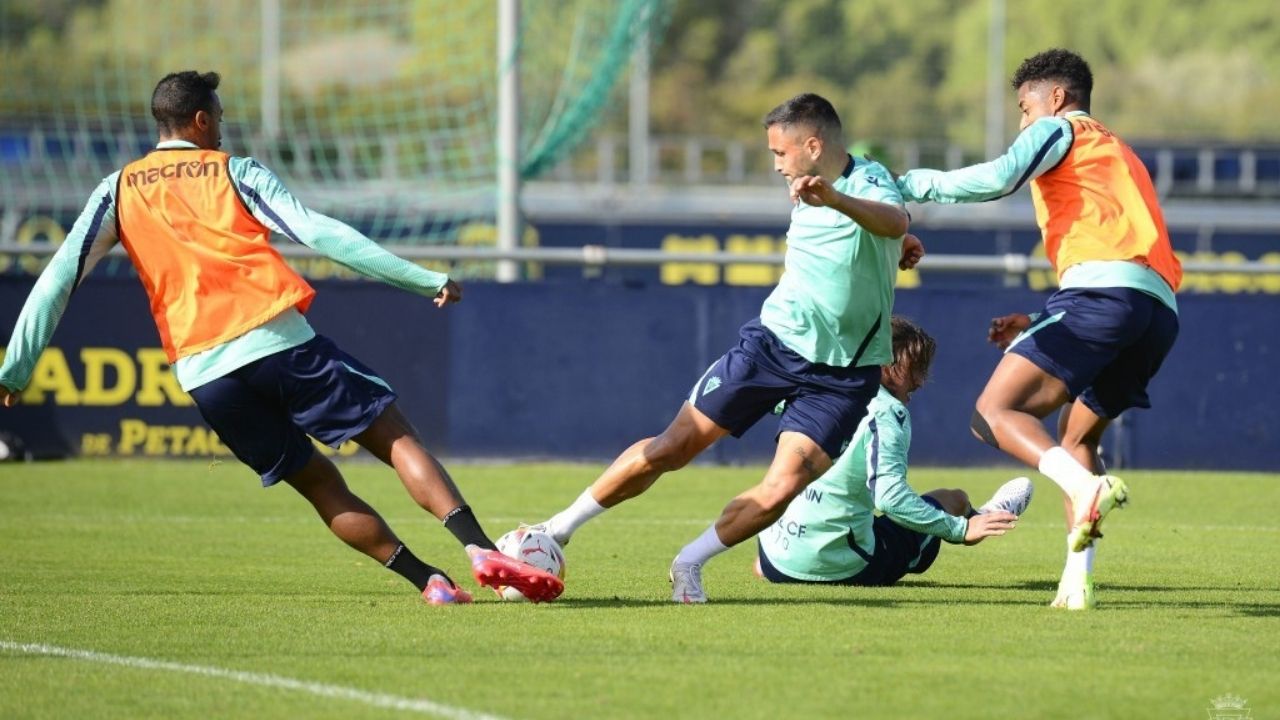 Choco Lozano se olvida se su lesión con Honduras y está listo para jugar con el Cádiz