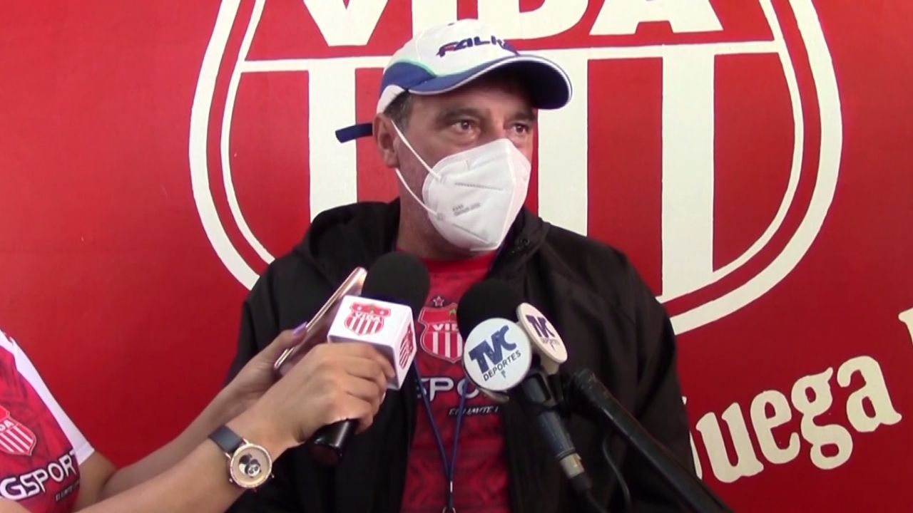 Fernando Mira lamentó que el Vida tenga que descansar tanto para jugar las semifinales