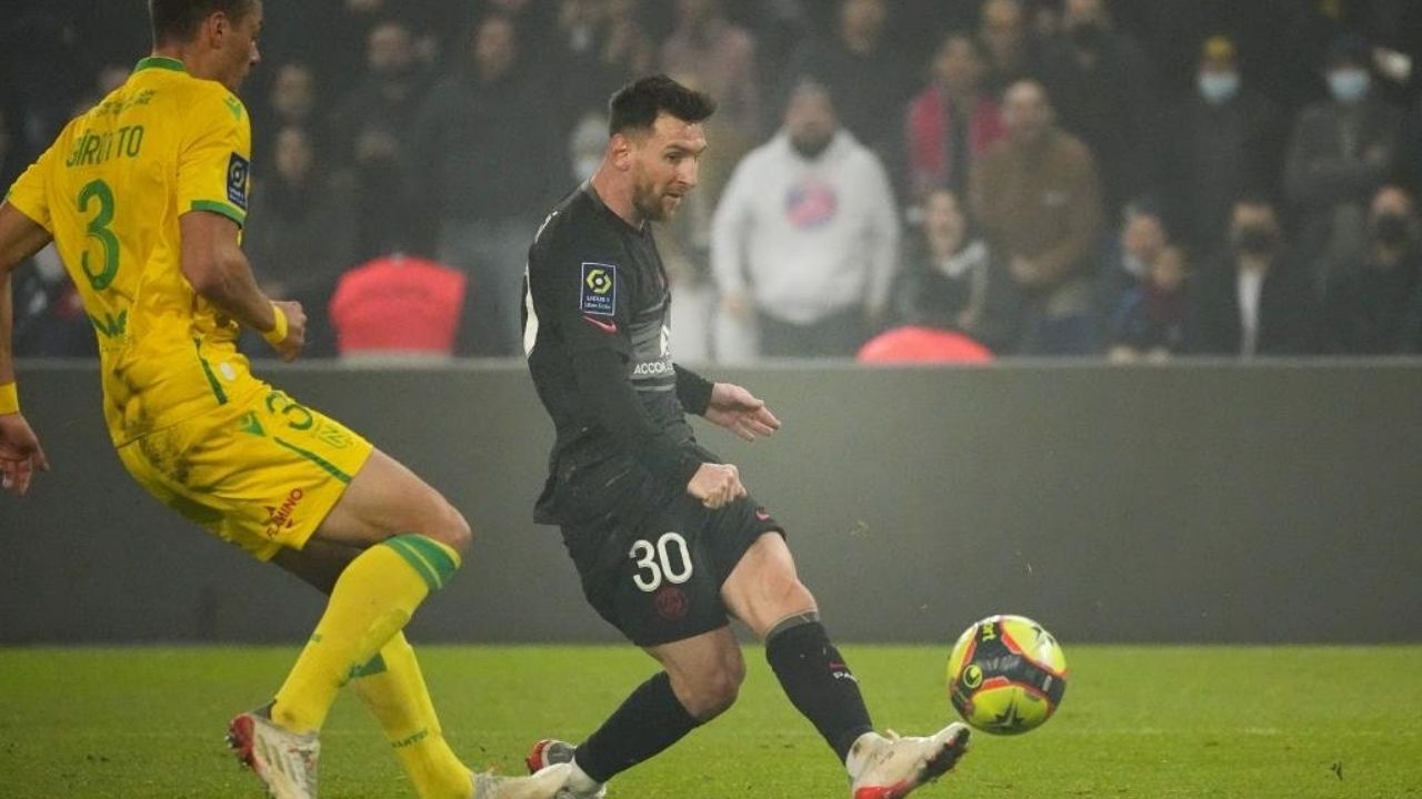 Messi se estrenó en la Liga de Francia con un 'mágico' golazo fiel a su estilo