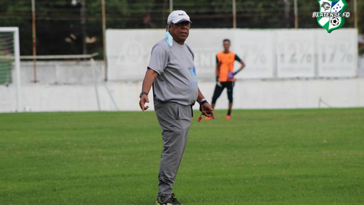 Primitivo quiere a tres jugadores del Olimpia para salvar del descenso a Platense