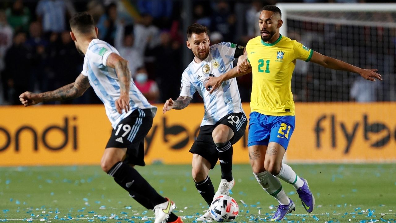 Argentina iguala con Brasil y clasifica, Uruguay se desmorona, Chile pincha y Perú renace