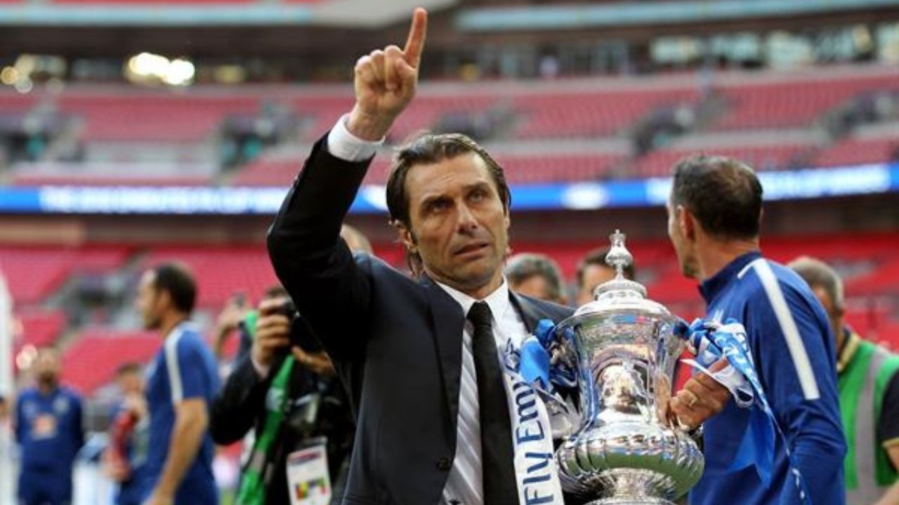 Tottenham anuncia que Antonio Conte es su nuevo entrenador