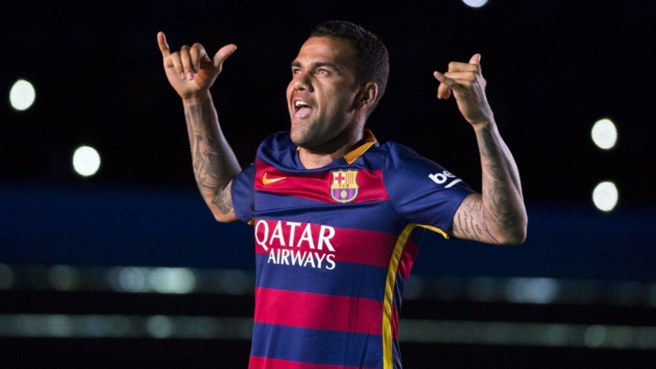 Dani Alves pasa satisfactoriamente la revisión médica con el Barça