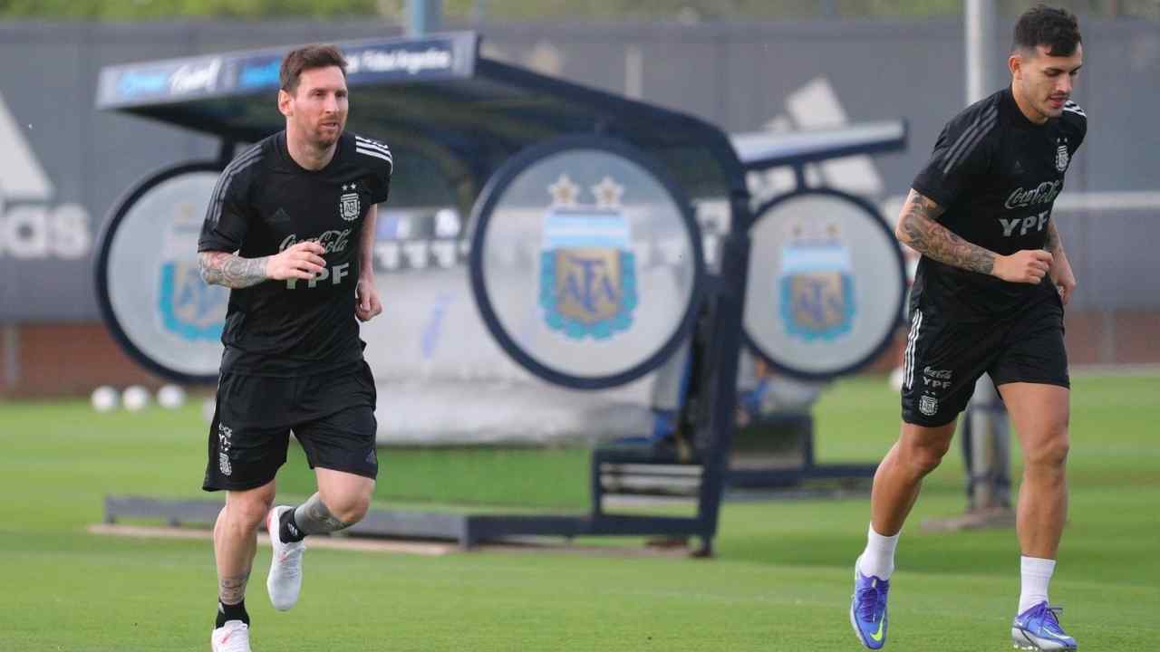 Messi y Paredes se entrenan aparte con la selección de Argentina