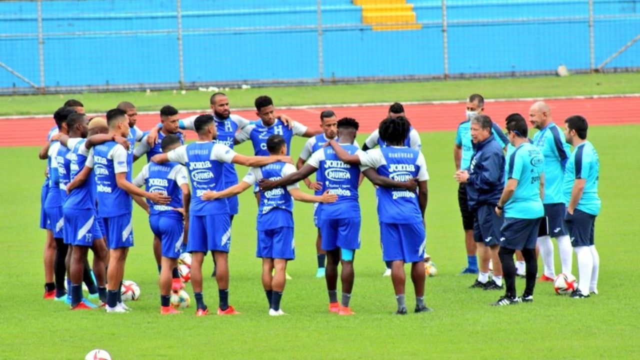 Bolillo Gómez sobre elegir el once de Honduras ante Panamá: 'Estoy jodido'