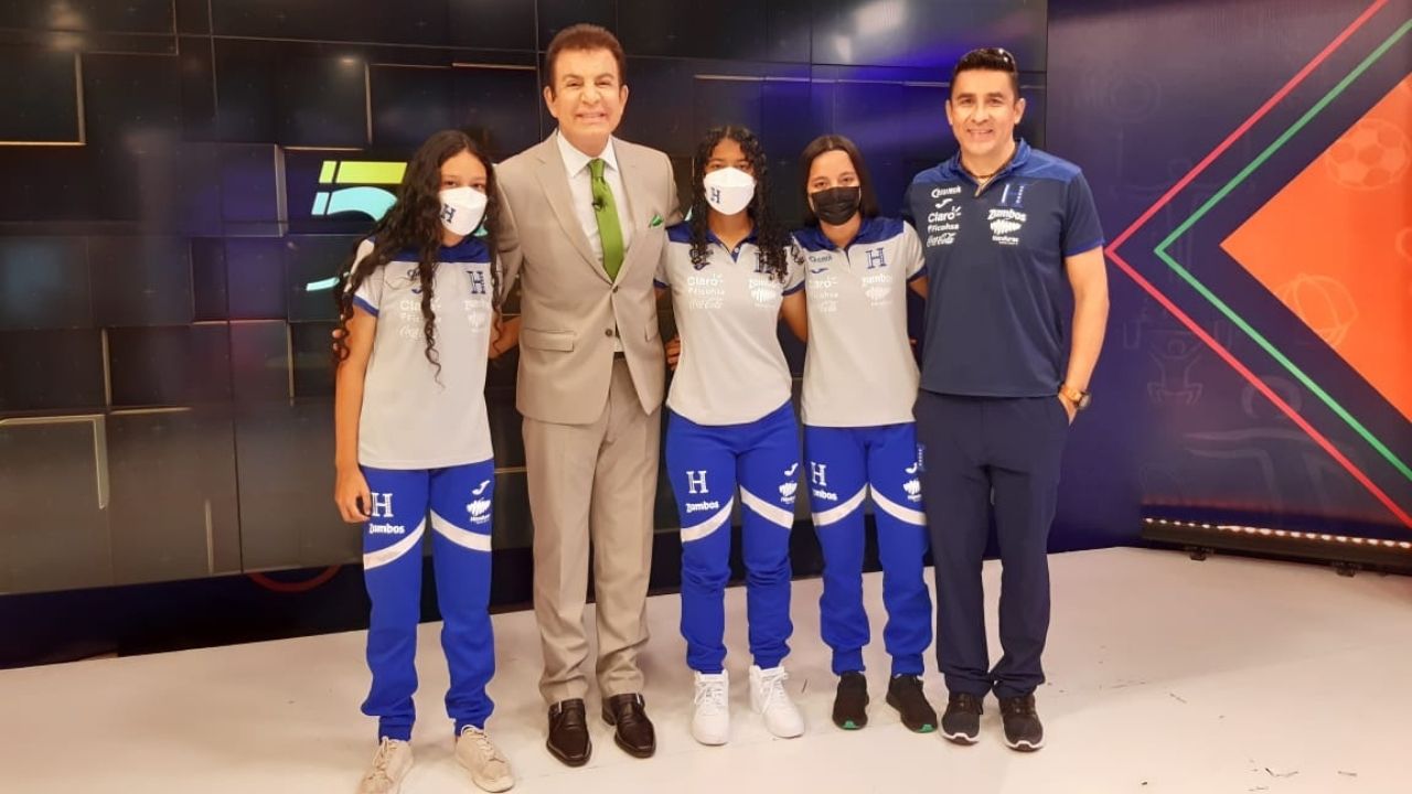 Salvador Nasralla conversó con seleccionadas de la Sub-17 de Honduras
