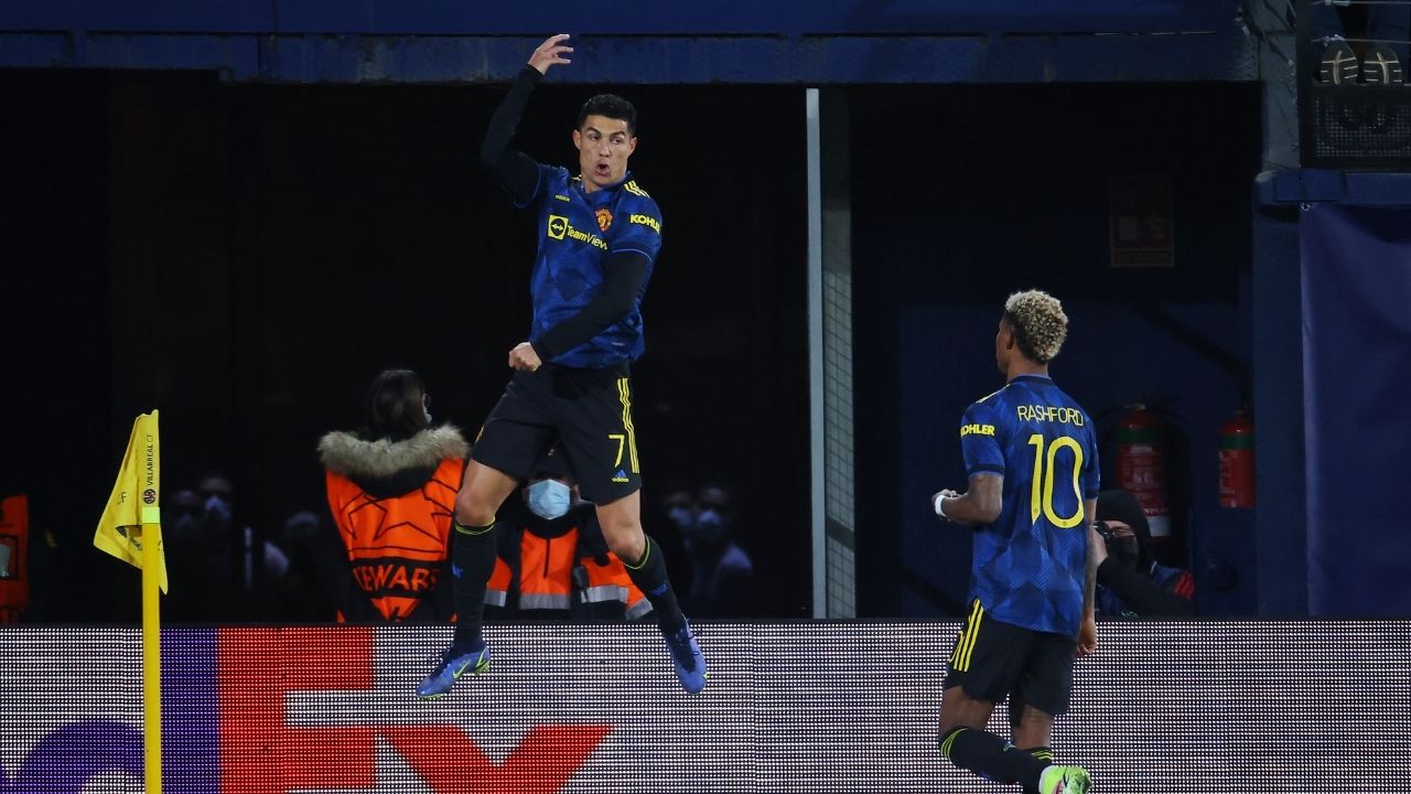 Manchester United vence al Villarreal con goles de Cristiano y Sancho para consolidar el liderato del grupo F