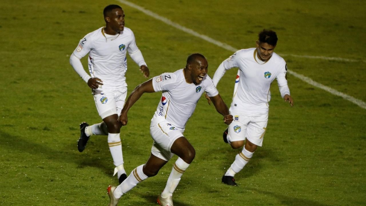 Comunicaciones fulminó a Motagua y evita que los azules ganen su primera Liga Concacaf