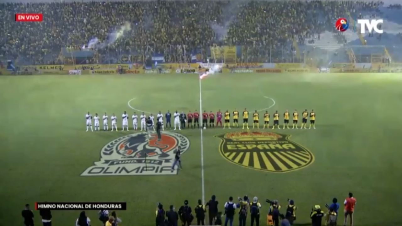 Así se entonó el Himno Nacional de Honduras en la final entre Real España y Olimpia