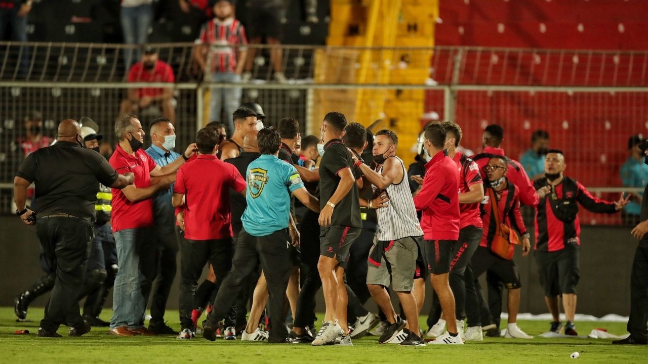 La razón por la que Alajuelense de Alex López prohíbe entrada a su propia afición