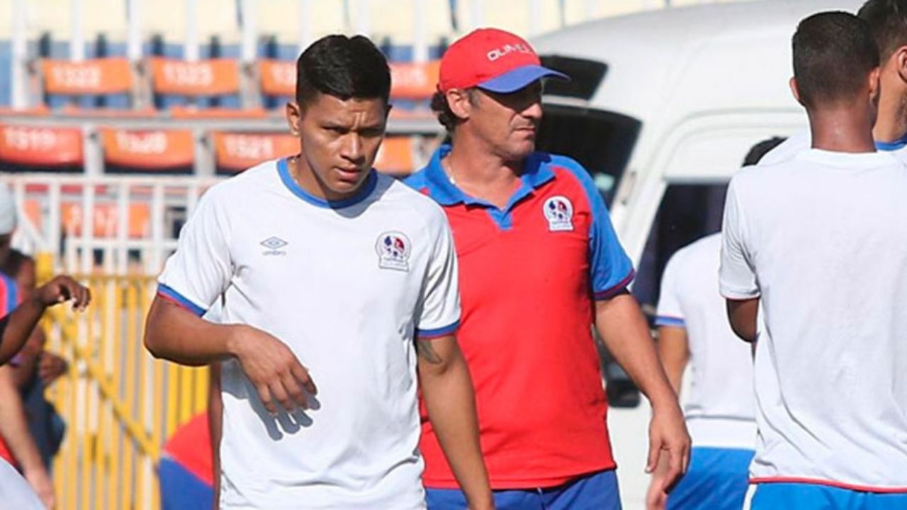 Bryan Moya entrena con Olimpia mientras espera salida al extranjero