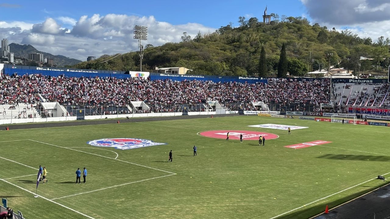 Minuto a minuto: Olimpia vs Real España ¡Los aficionados ya están en el Nacional!