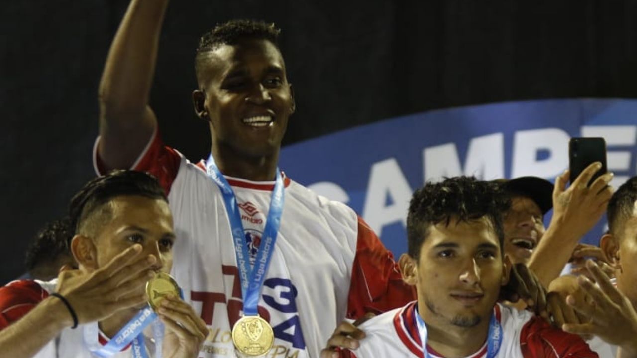 Bryan Beckeles se olvida del tetracampeonato y felicita a Real España pese a la derrota