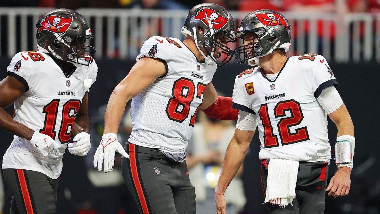 Tom Brady vuelve a lucirse para llevar a Tampa Bay Buccaneers a un triunfo vital en la NFL