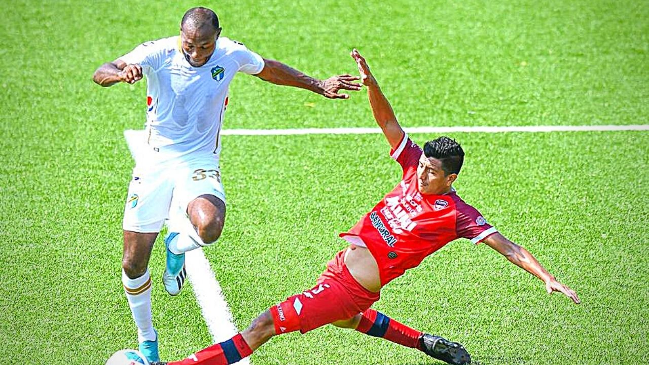 Junior Lacayo y Comunicaciones se alejan del doblete tras caer en la final de ida en Guatemala