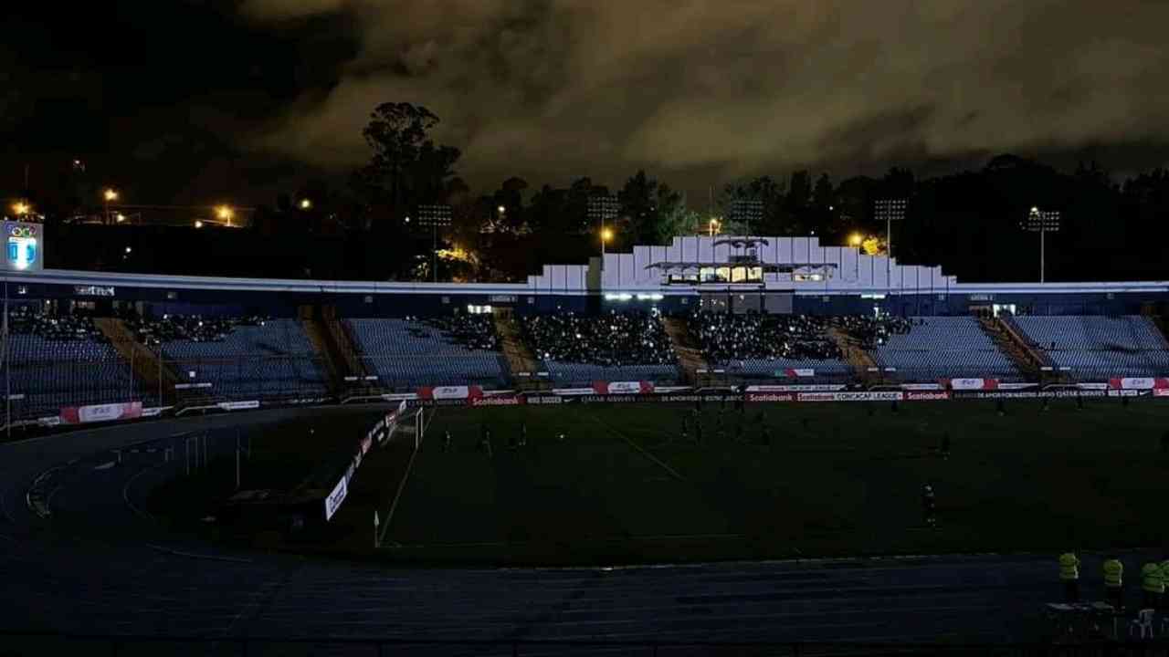 ¡Insólito! Apagón en el estadio Doroteo Guamuch Flores previo a la final de Liga Concacaf