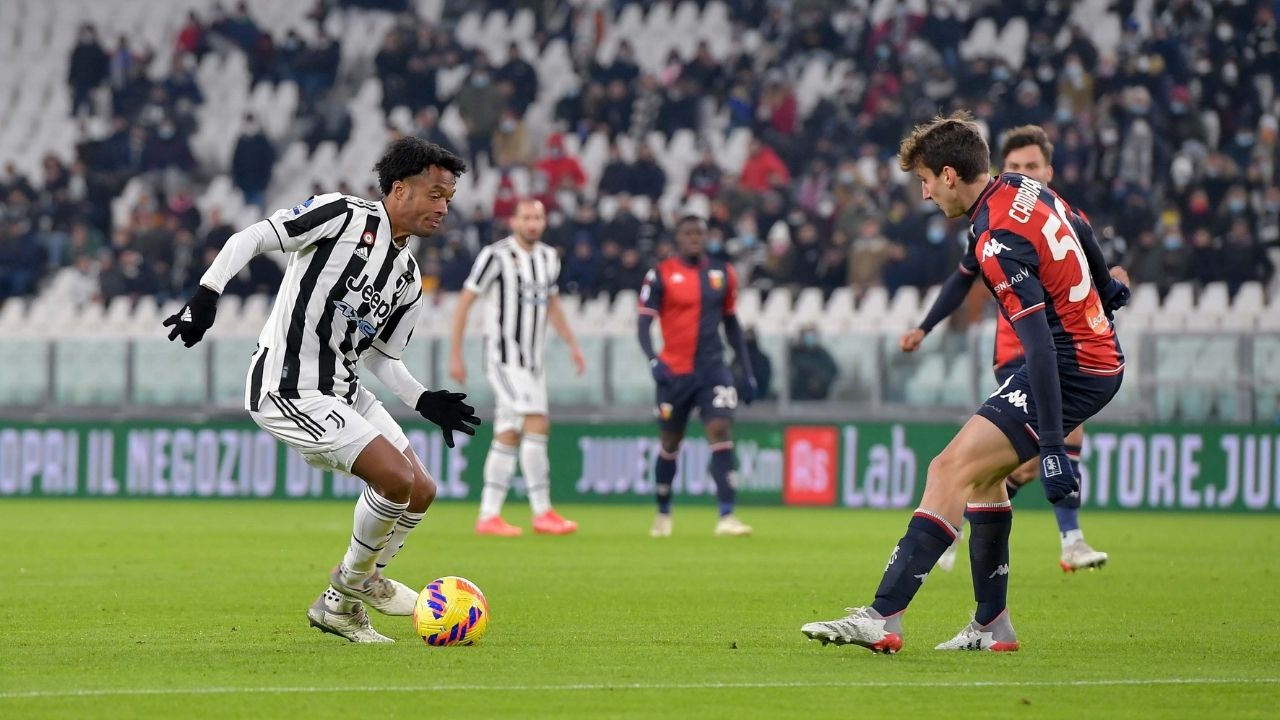 Un gol olímpico de Cuadrado y Dybala despiertan a la Juventus