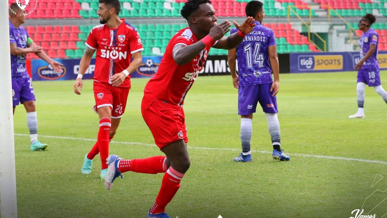 Rubilio Castillo deja el Royal Pari de Bolivia y atrae a un grande de Centroamérica