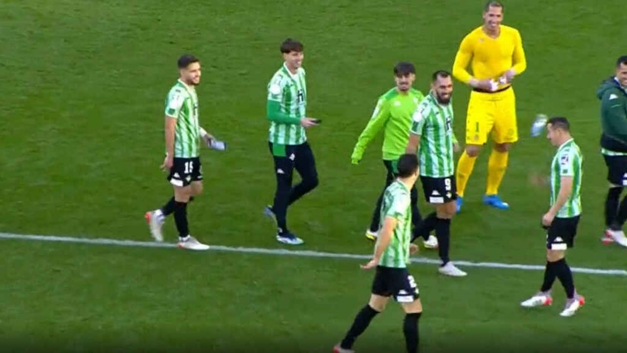 Jugador mexicano es amenazado a muerte por polémica celebración en España