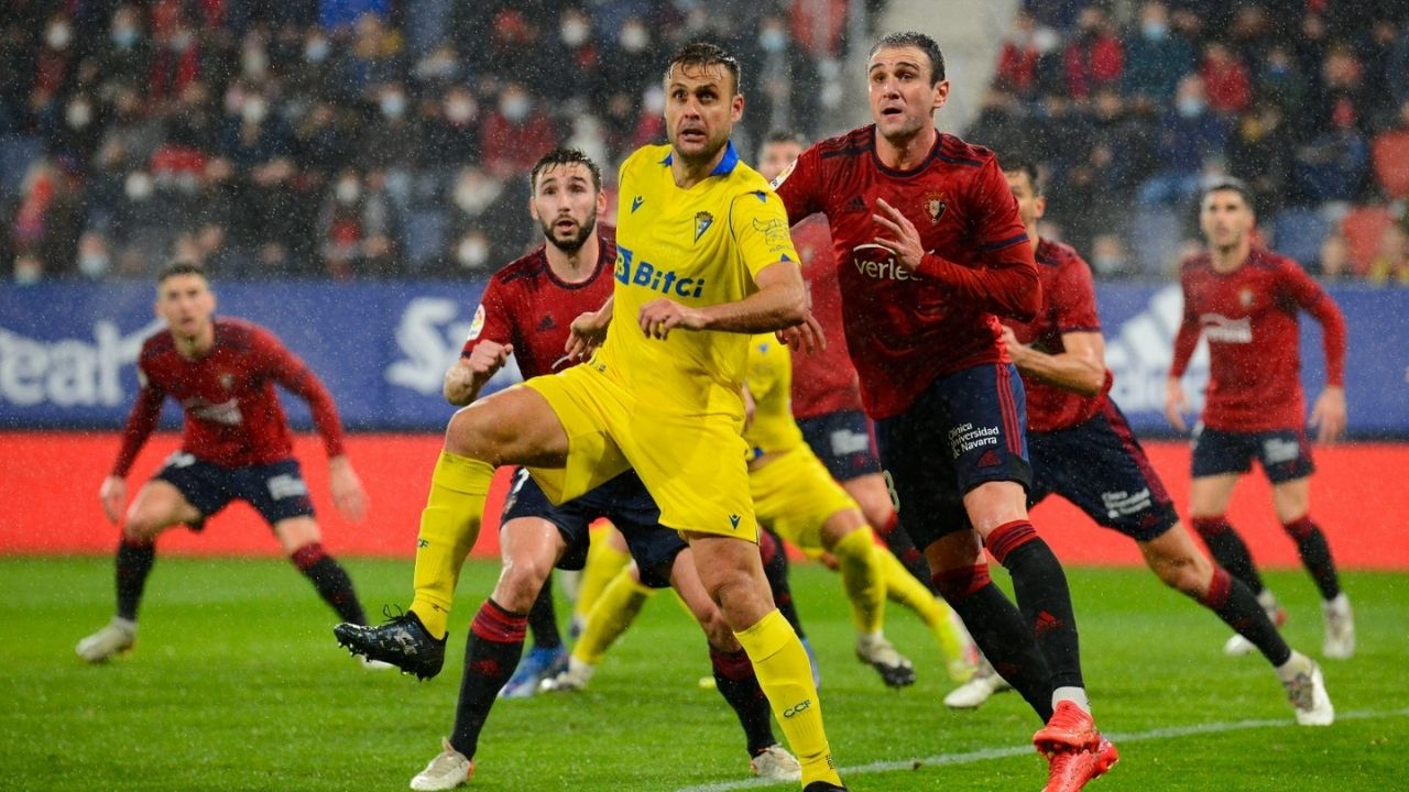 El Cádiz del Choco Lozano se hunde en LaLiga tras derrota ante el Osasuna