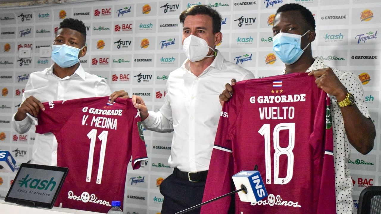 Darixon Vuelto fue presentado por el Deportivo Saprissa de Costa Rica