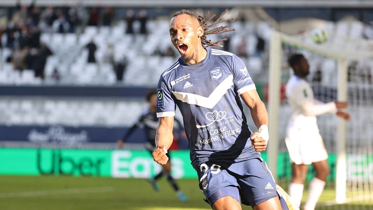 Gol y asistencia de Alberth Elis en triunfo del Girondins ante el Racing de Estrasburgo por la Ligue 1