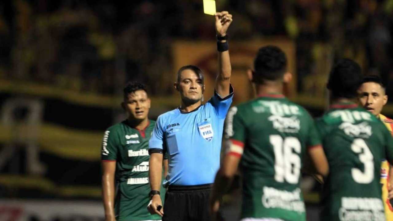 Árbitro hondureño es expulsado de Liga Nacional de Honduras