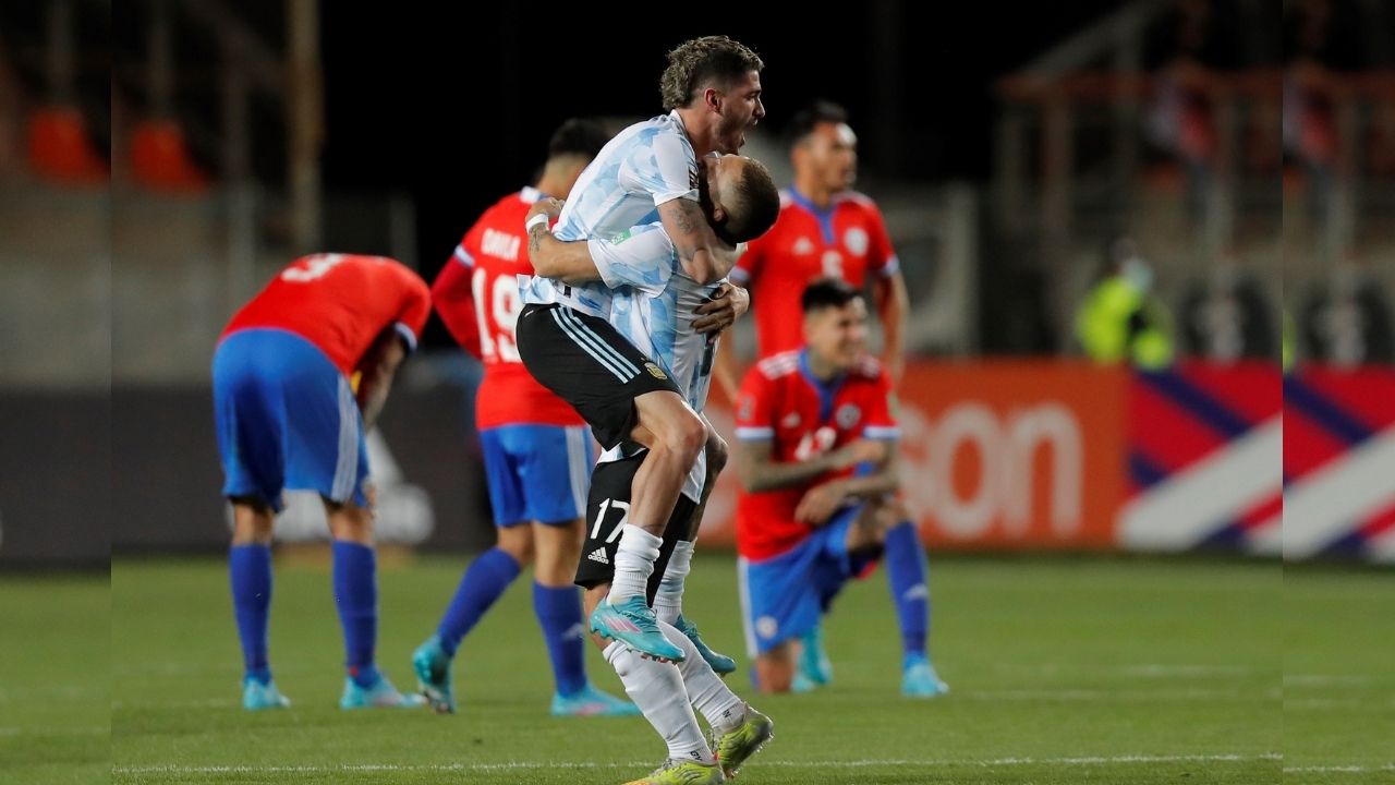 Argentina sabe ganar sin Messi en la eliminatoria y se impone a Chile en la altura