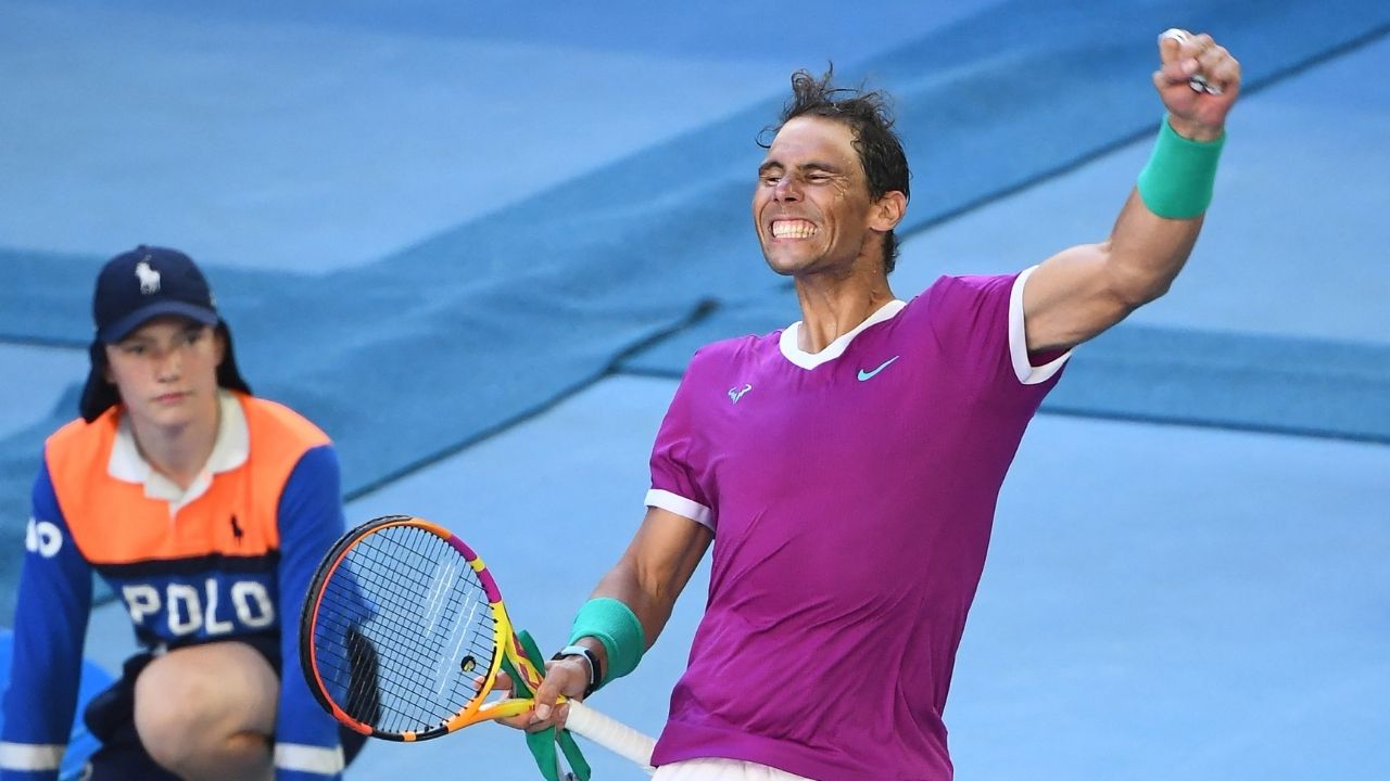 Un valiente Rafa Nadal impone su veteranía y jugará las semifinales del Abierto de Australia