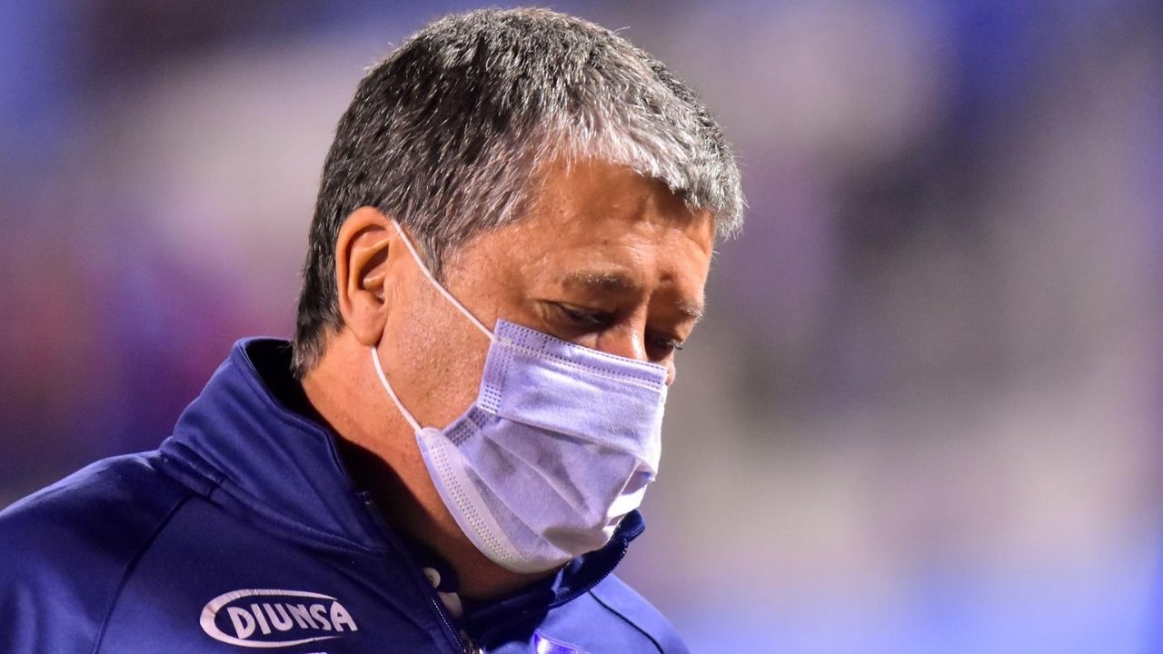 Bolillo Gómez se quita la responsabilidad tras la histórica derrota de Honduras ante El Salvador