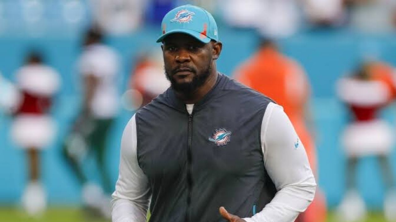 Los Miami Dolphins separan al entrenador hondureño Brian Flores