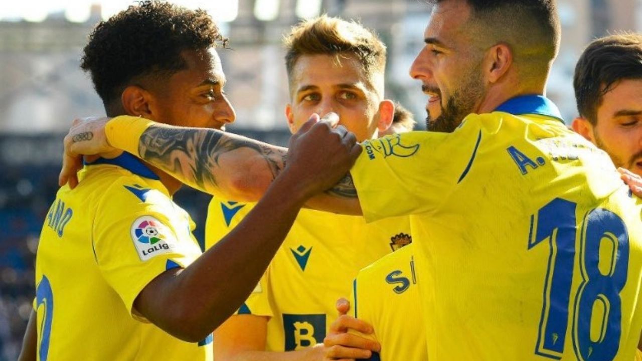 Con asistencia de Choco Lozano, Cádiz suma de a tres ante el Levante