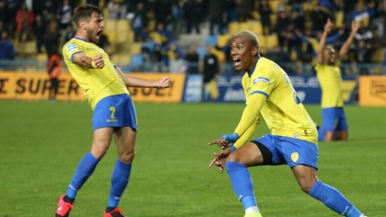 Deiby Flores arrasa en las votaciones al mejor gol de la jornada en la Superliga de Grecia