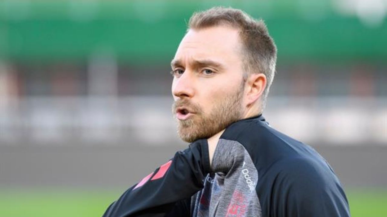 Siete meses después de su paro cardíaco, Eriksen firma por el Brentford inglés